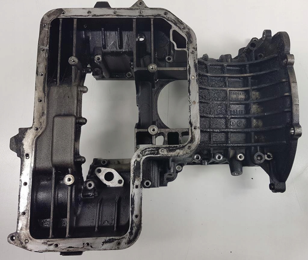 Поддон масляная верхний audi a8 3.3 tdi 057103603d в Украине