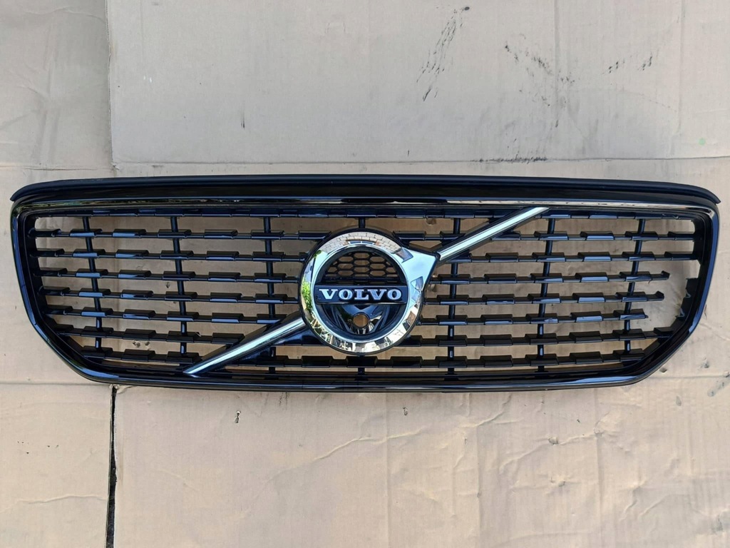 фото №1, Решётка радиатора перед значок хром volvo xc40 ii 2017- камера r-design
