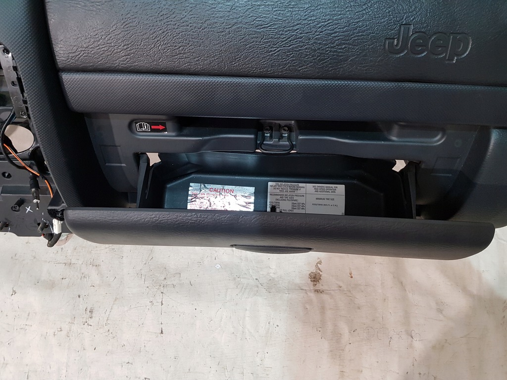 фото №8, Приборная панель приборная приборная панель jeep cherokee kj eu 3.7b