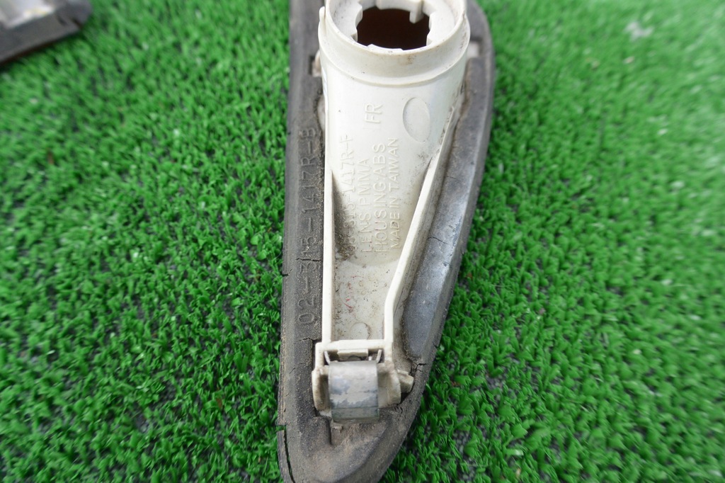 фото №9, Nissan maxima a33 qx 00-04 габаритный фонарь левая правая