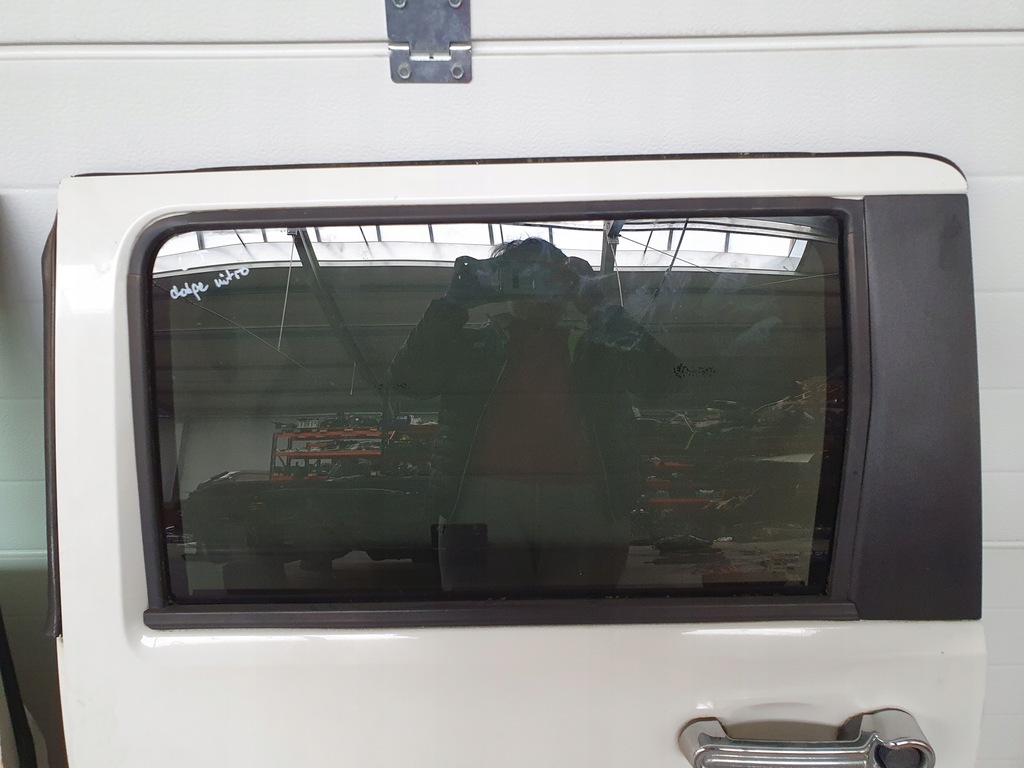 фото №8, Дверь перед задняя левый левый стекло ручка хром r/t dodge nitro