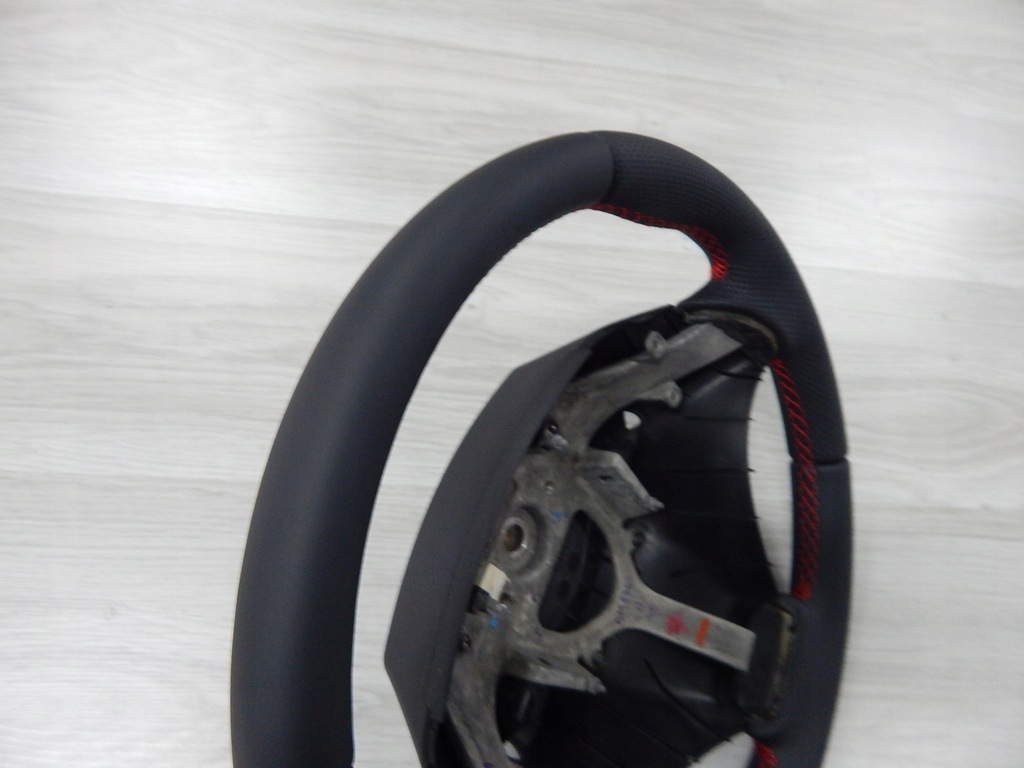 фото №7, Hyundai i30 i - воздуховод - nowa кожа czerwona nić