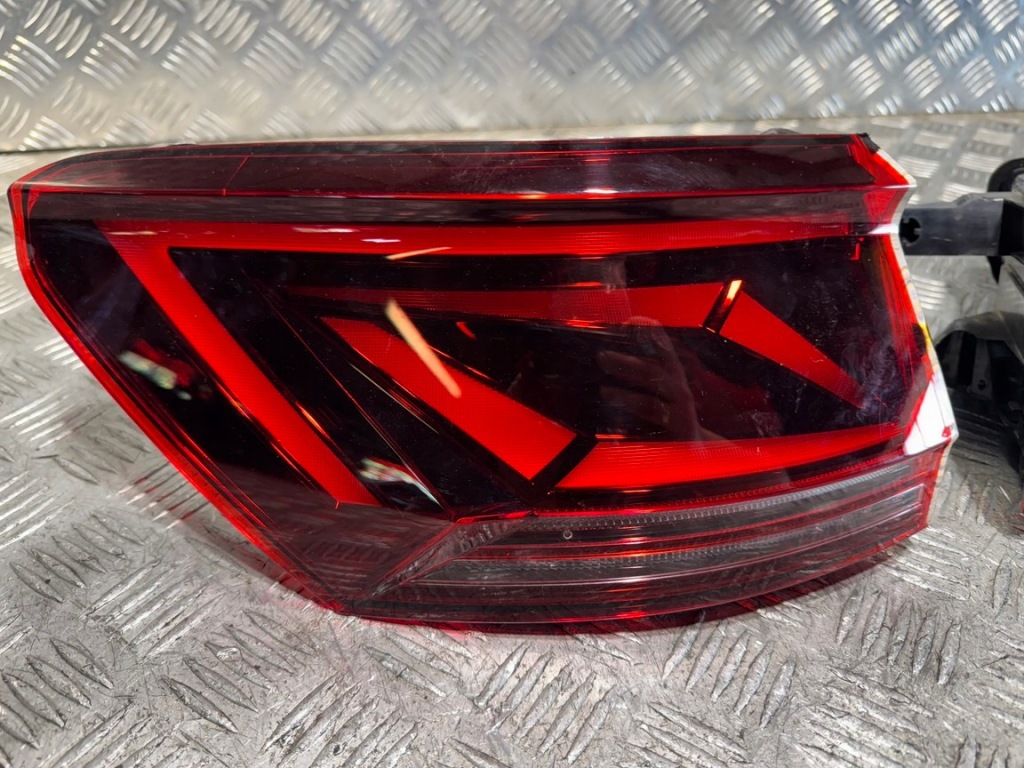 Фара задня ліва задні ліве vw touareg 3 3 760 рестайлінг  fl 760945207d 24r Київ