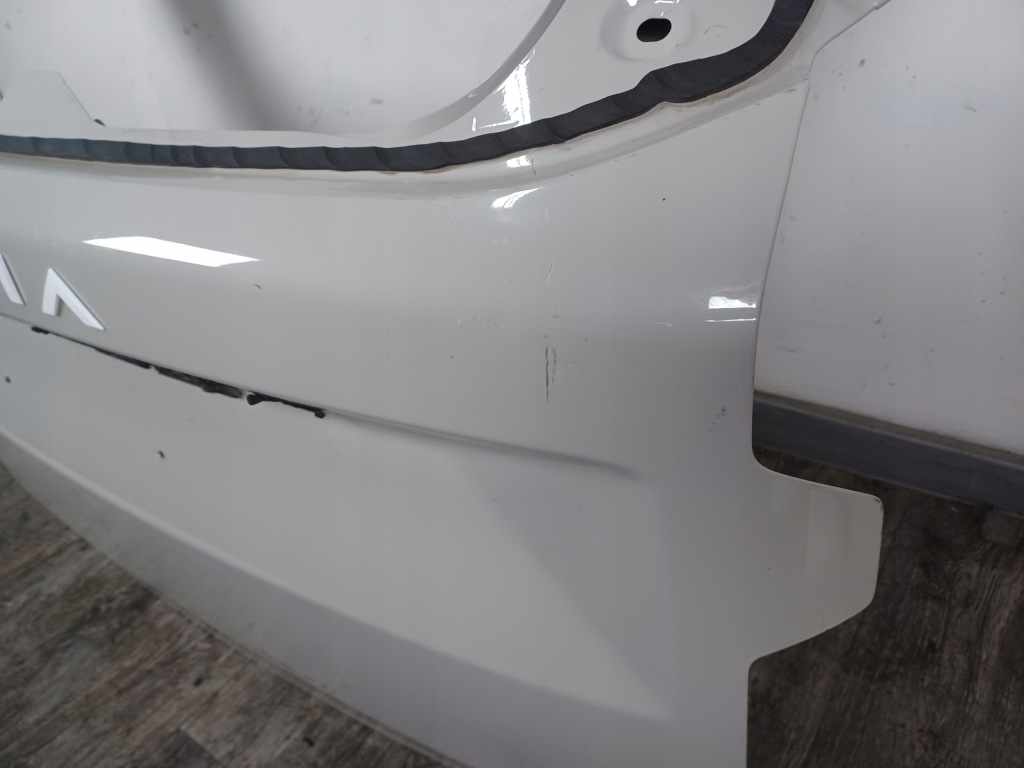 Кришка багажника задній задня --- dacia duster 3 3 2023- --- кришка багажника --- Оригінал