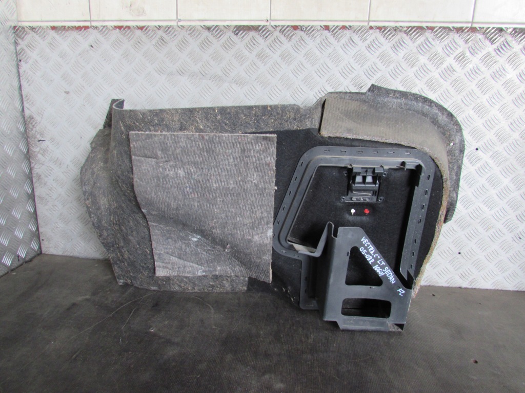 Обшивка багажника лівий задній opel vectra c 05-08r універсал 13173583 в Україні