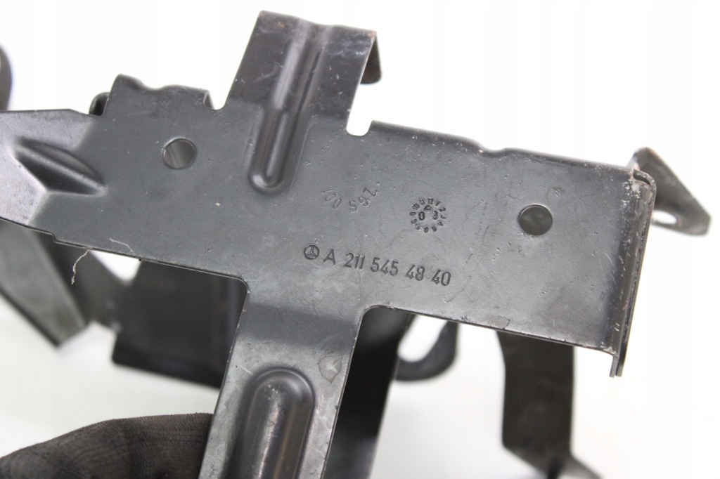 Mercedes w211 кронштейн аккумулятор a2115454840 Недорого