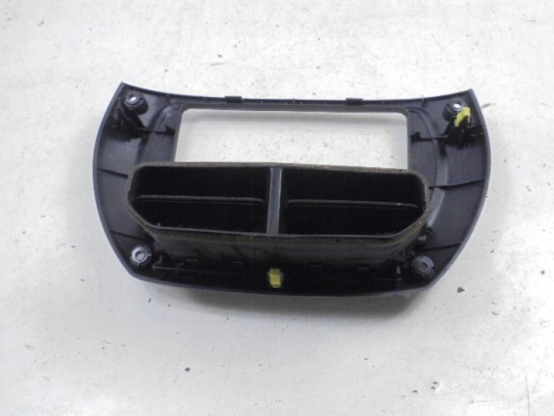 фото №2, Rav4 ii 00-03 решітка обдув середня рамка радіо