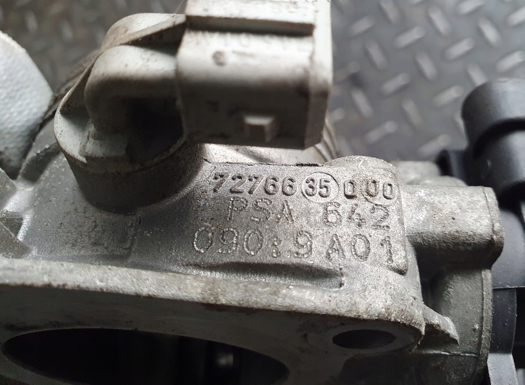 фото №3, Дроссельная заслонка peugeot 206 1.4 psa642