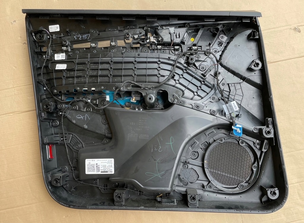 фото №9, Audi q5 80a fy обшивки дверь 80a867105a 80a867106a кожа idealne rgb подсветка.