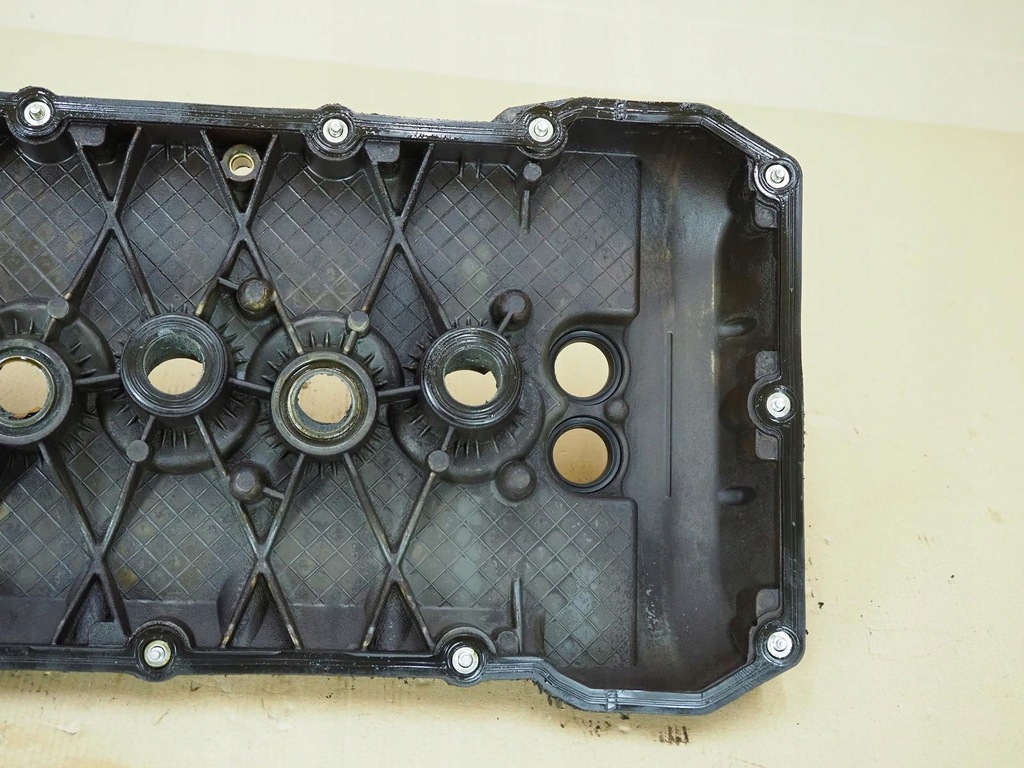 фото №15, Крышка клапанов левая a8 d3 6.0 bht 07c103475ag