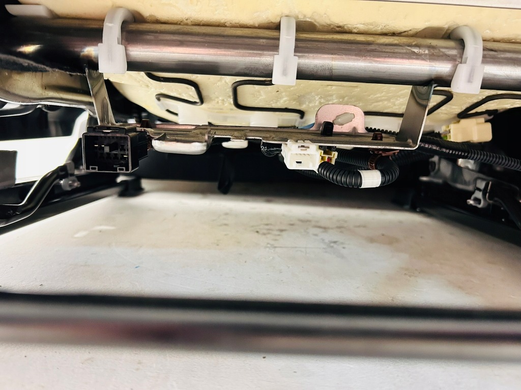 фото №10, Rav4 v гибрид сиденья заднее сиденье материал комплект