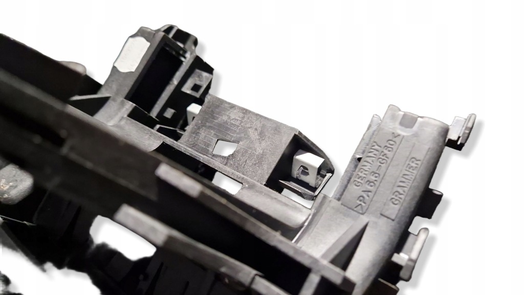 фото №8, Підлокітник консолі перед bmw 1 e81 e87 7143596