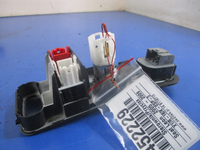 фото №5, Seat leon ii панель регулировка зеркал+ разъём 12v 5p0959565