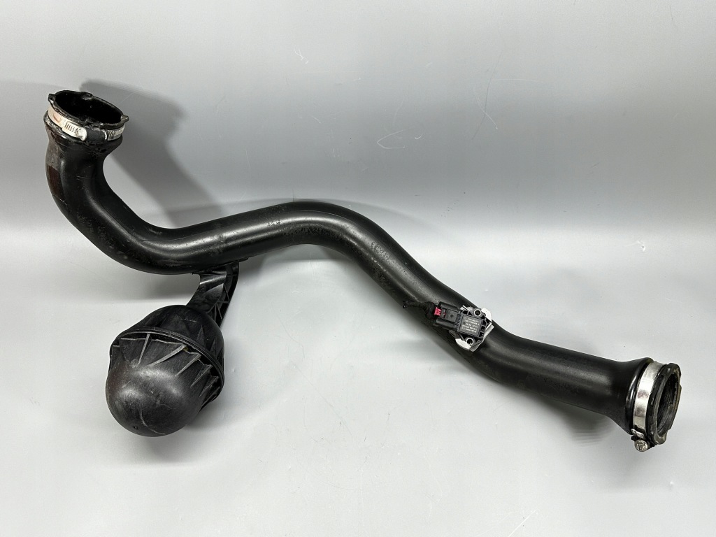 фото №1, Audi a4 b9 a5 f5 8w 2.0tfsi шланг воздуха труба резонатор датчик