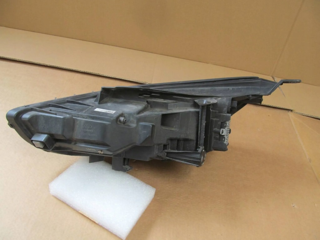 Hyundai i30 17-21 фара фара правая  перед передняя правый  led c408 с Разборки