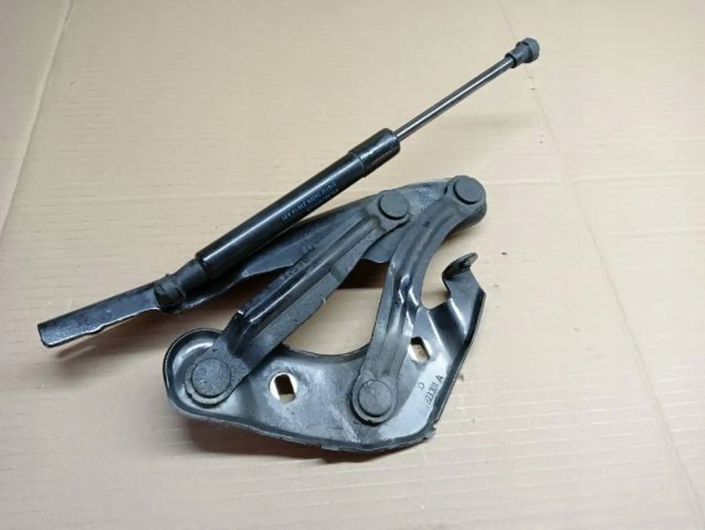 фото №1, Петля капот лівий перед 8x0823301a audi a1 8x