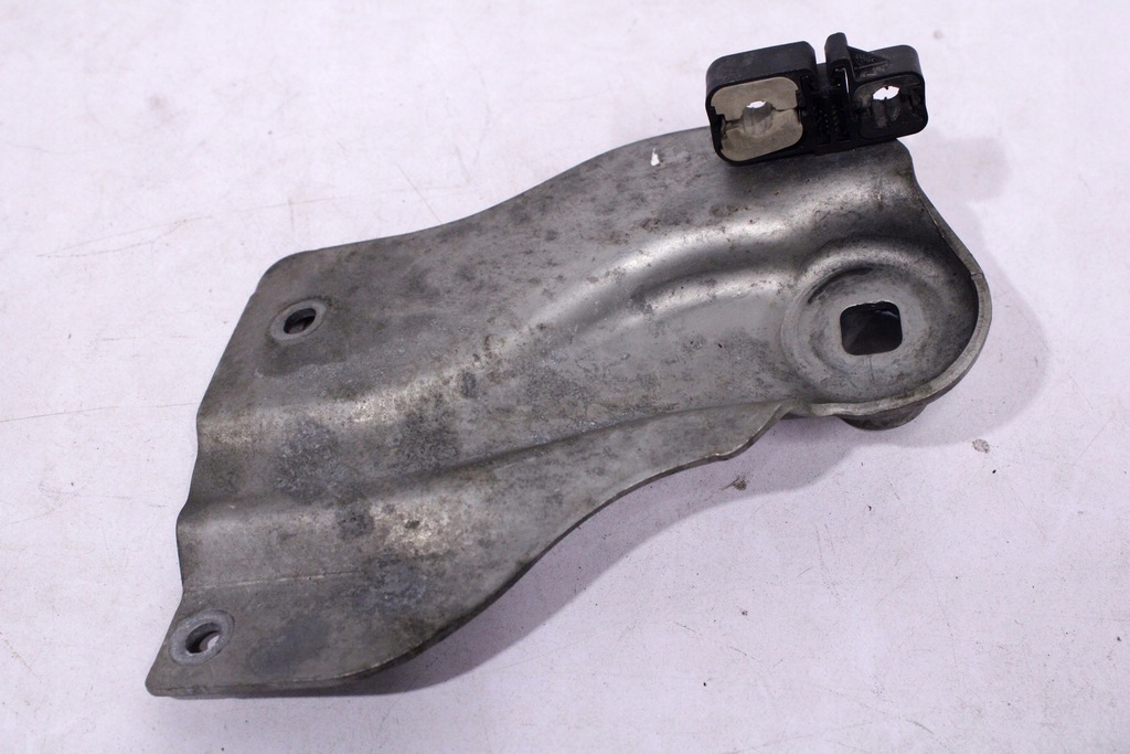 фото №1, Bmw 5 g30 g31 кронштейн левый 8624562