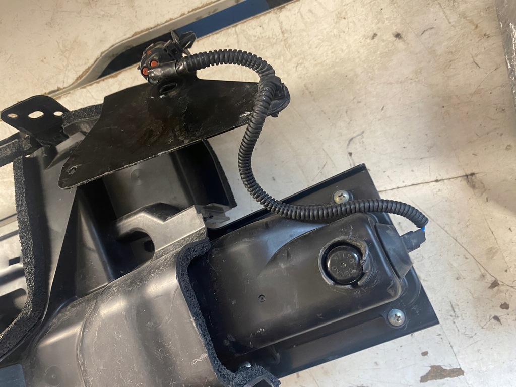 фото №10, Nissan leaf i крышка багажника порт зарядки камера