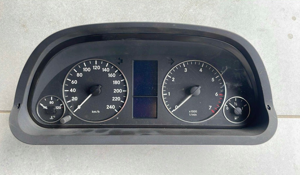 фото №1, Mercedes a klasa w169 счетчик приборы