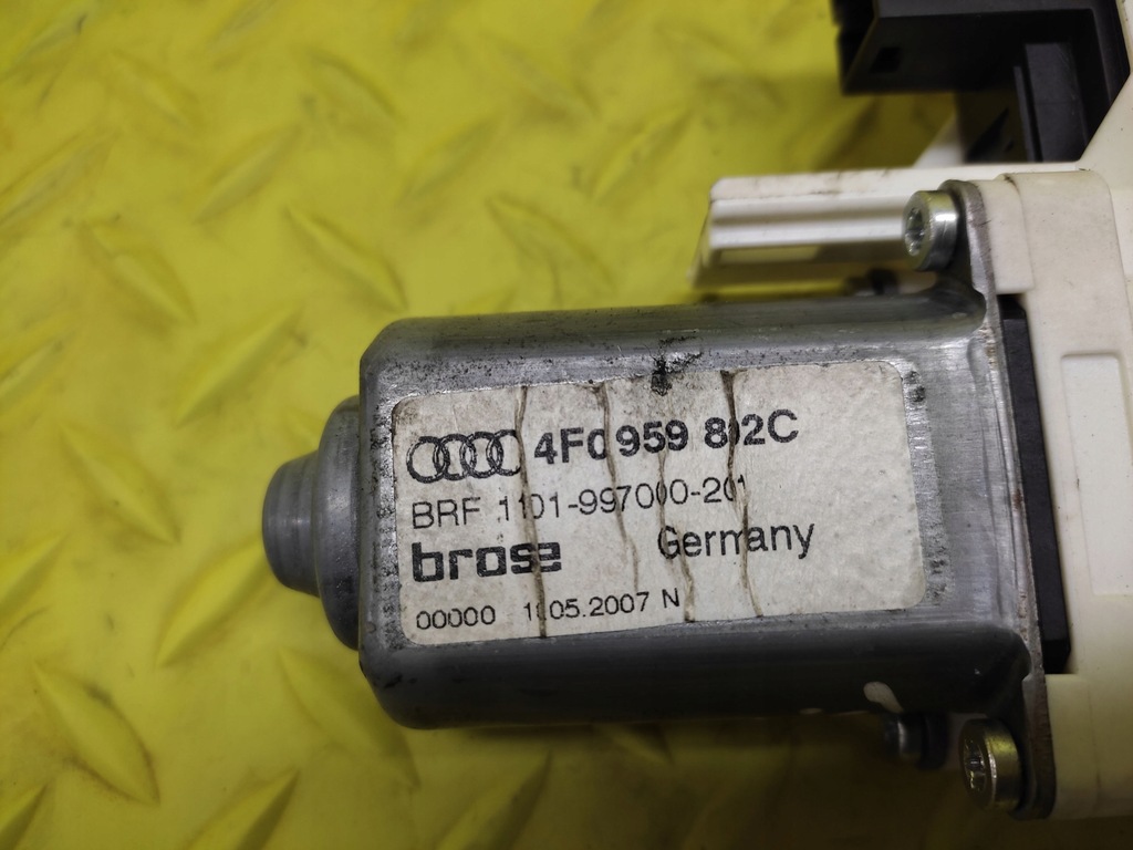 фото №4, Audi a6 c6 моторчик стекло правый задняя 4f0959802c