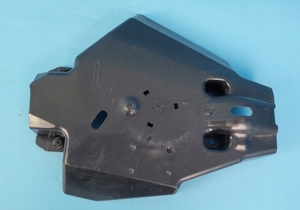 фото №6, Mercedes w206 c200 защита рычага sprężynowego левая a2063528101