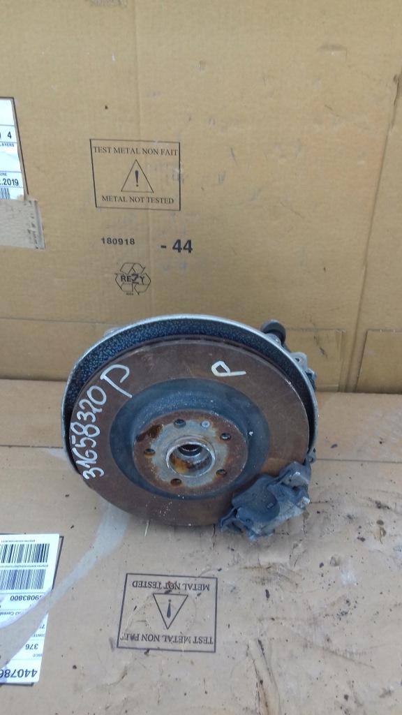 фото №1, Volvo xc60 ii поворотный кулак задняя правая 31658320