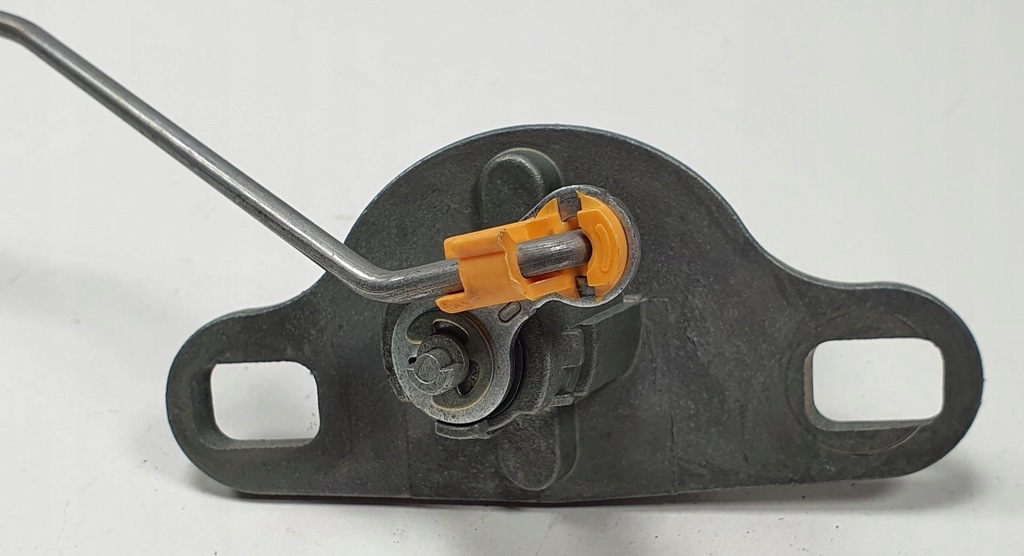 фото №3, Вкладка замка крышки задняя mazda rx-8