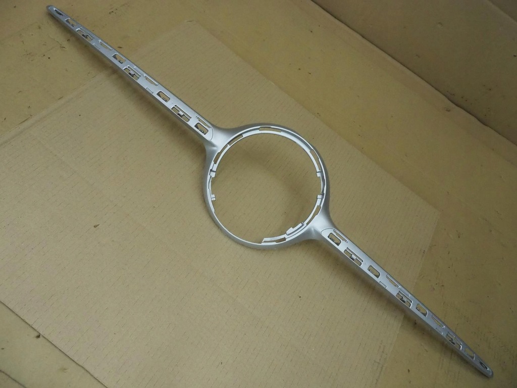 фото №1, Mercedes c klasa w206 amg решётка радиатора эмблема решётка радиатора a2068885000