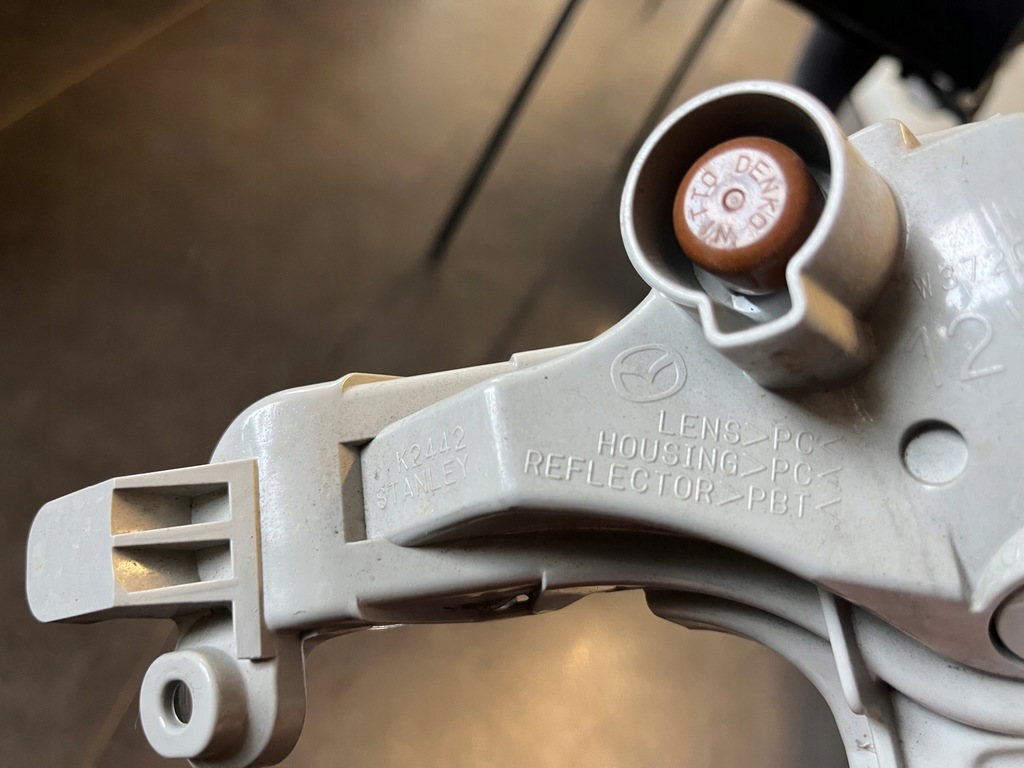 фото №8, Поворотник левый правый mazda 3 iii bm lift