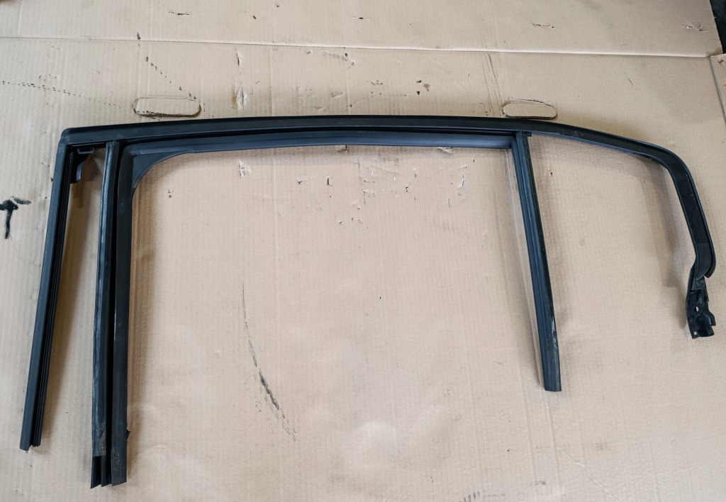 фото №1, Citroen c5 aircross прокладка скло двері ліва задня 9811948880