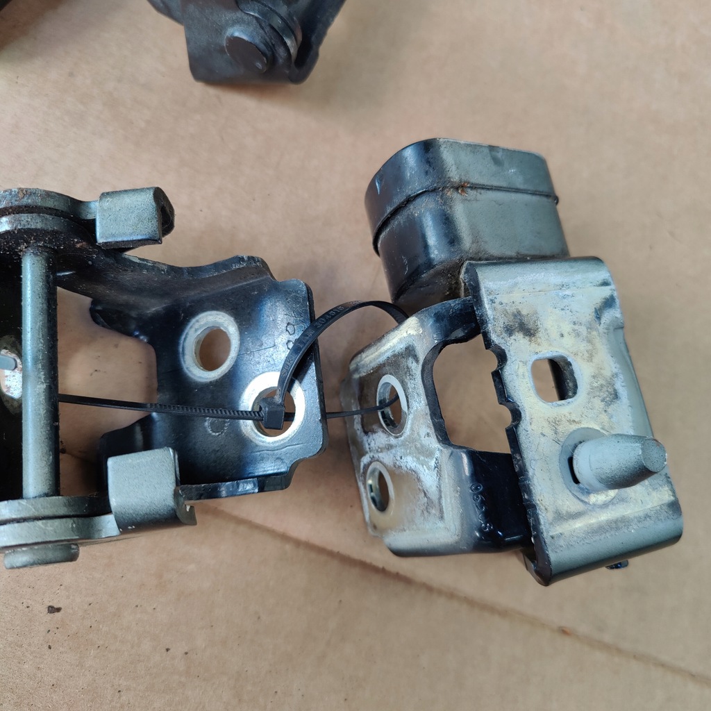 фото №4, Citroen c5 iii петля дверь правый перед задняя