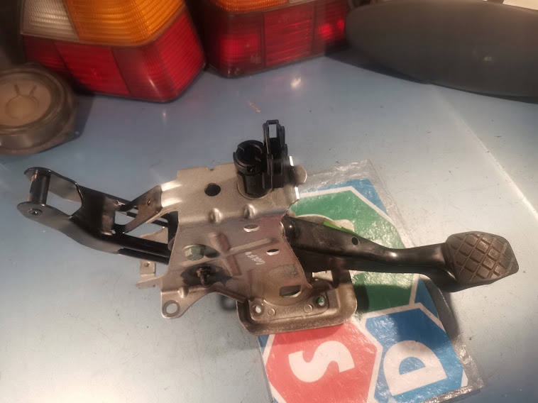 фото №1, Педаль тормоза тормоз датчик golf v 3b0945511a