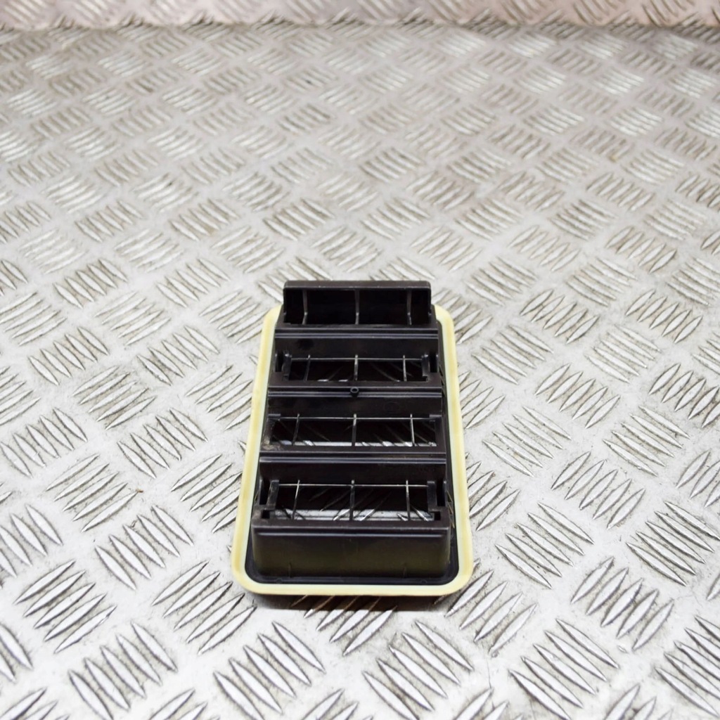 фото №5, Land rover discovery sport 2018 решітка вентиляційна pod бампером заднім