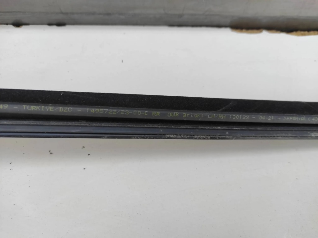 Молдинг уплотнитель хром дверь стекло левый задний  tesla model y Доставка