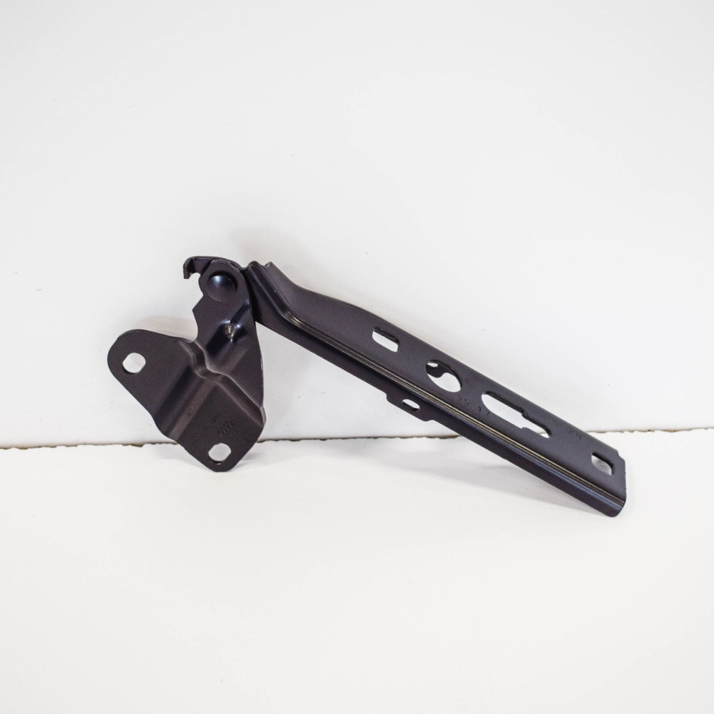 фото №1, Audi q3 8u передняя часть правый капот hinge 8u0823302 2015