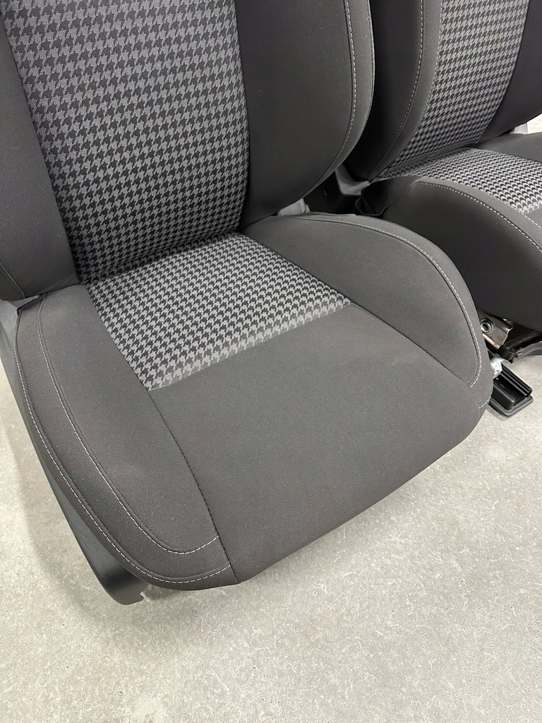 фото №9, 2015-2023 challenger srt scat pack сиденья ковшеобразные с подогревом заднее сиденье