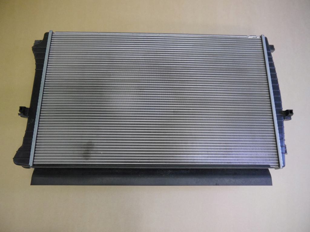 Купити Audi vw радіатор води 5q121251em