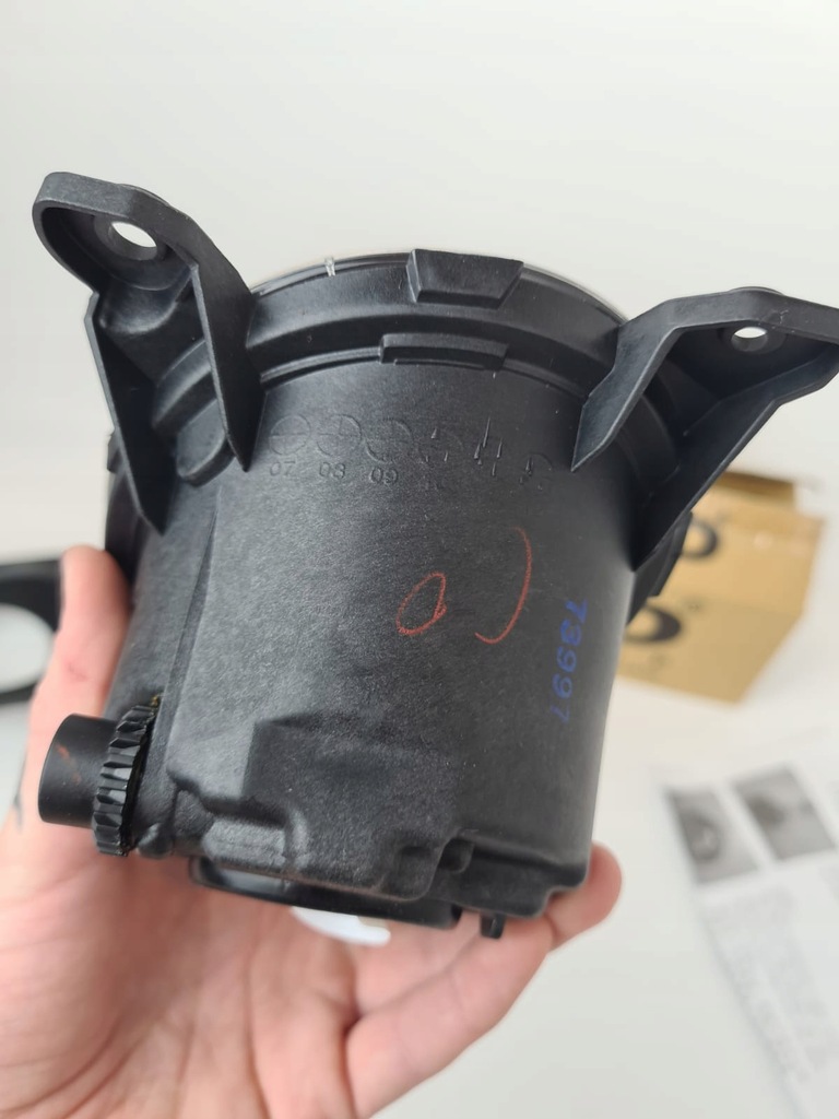 фото №10, Toyota corolla e12 hb 04-07 противотуманная фара правый