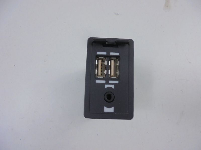 фото №3, Lexus is iii разъём port usb fa0600112a