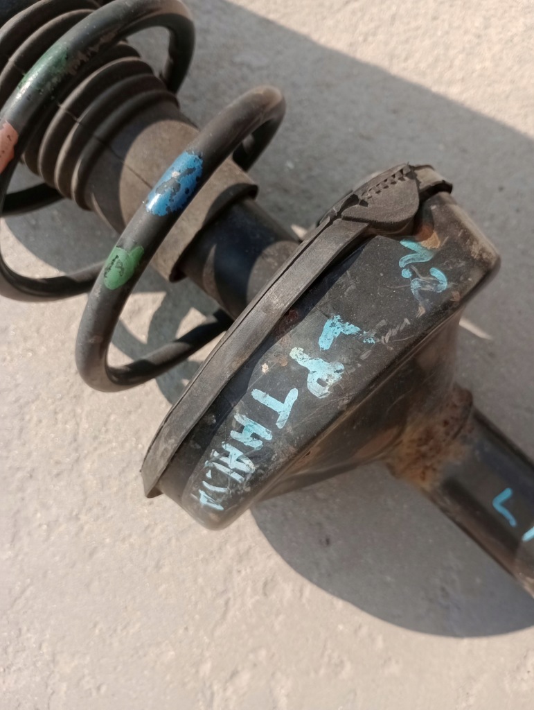 фото №3, Ліва поворотний кулак підвіска амортизаторна стійка ступиця renault thalia 1.2