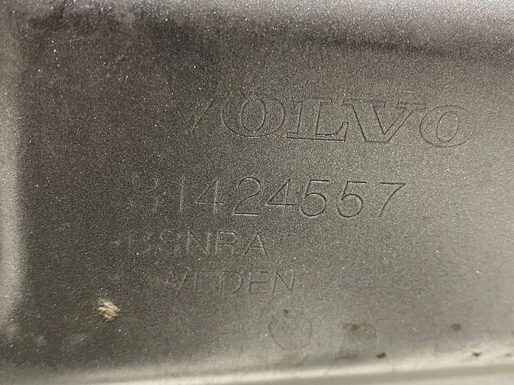 фото №12, Volvo xc60 2018 капот