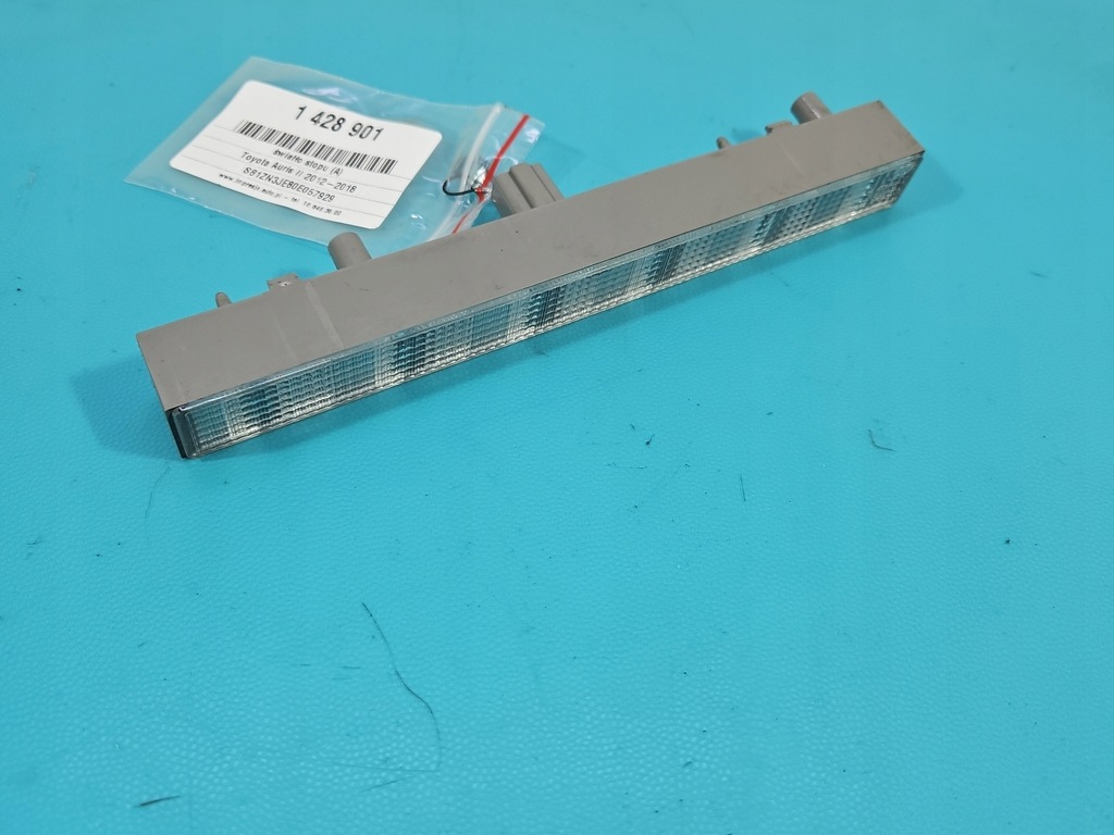 фото №2, Третий свет стоп стоп-сигнал toyota auris ii