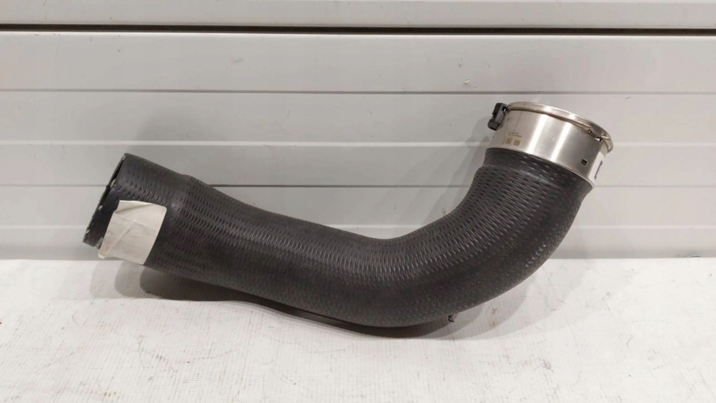 Купити Chevrolet camaro 2016 патрубок / труба інтеркулер