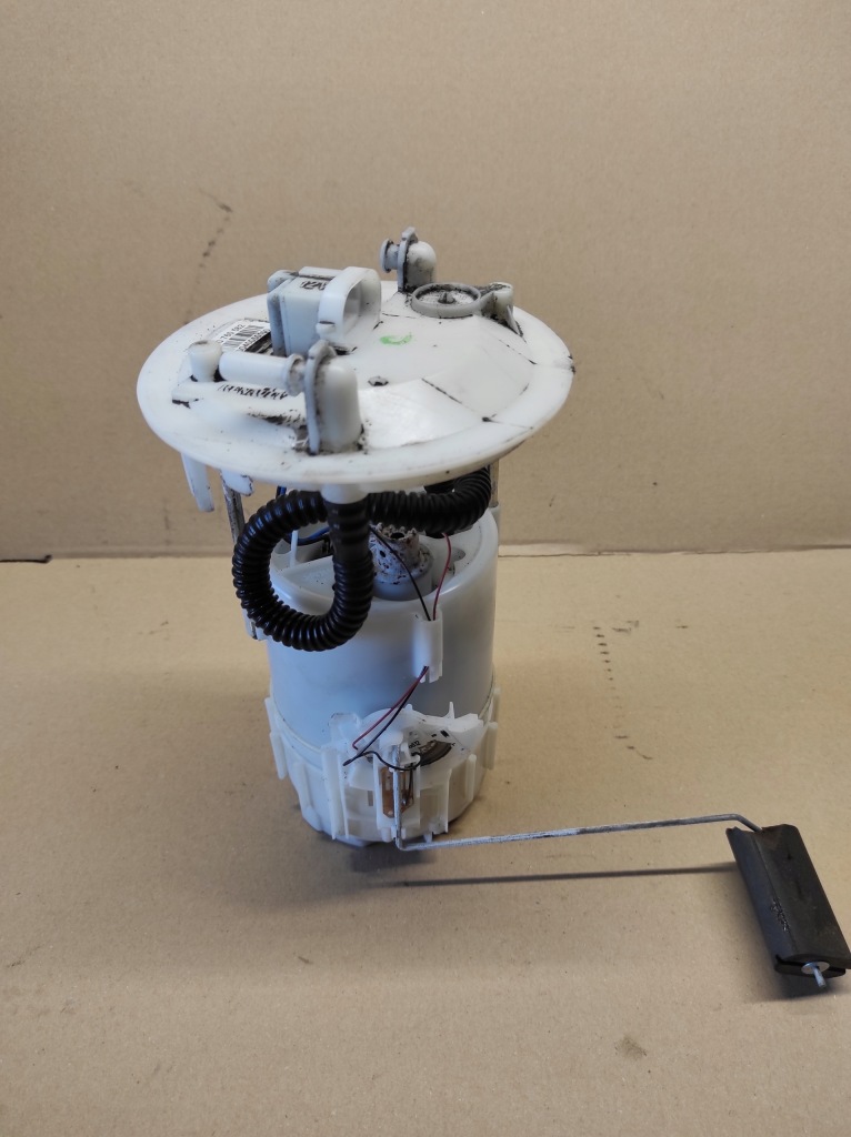 Купити Насос пального 2.0 16v renault vel satis 8200760582