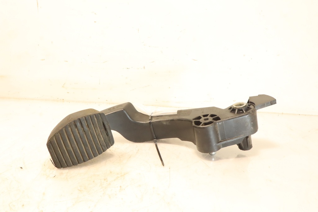 фото №1, Педаль сцепления peugeot 208 i