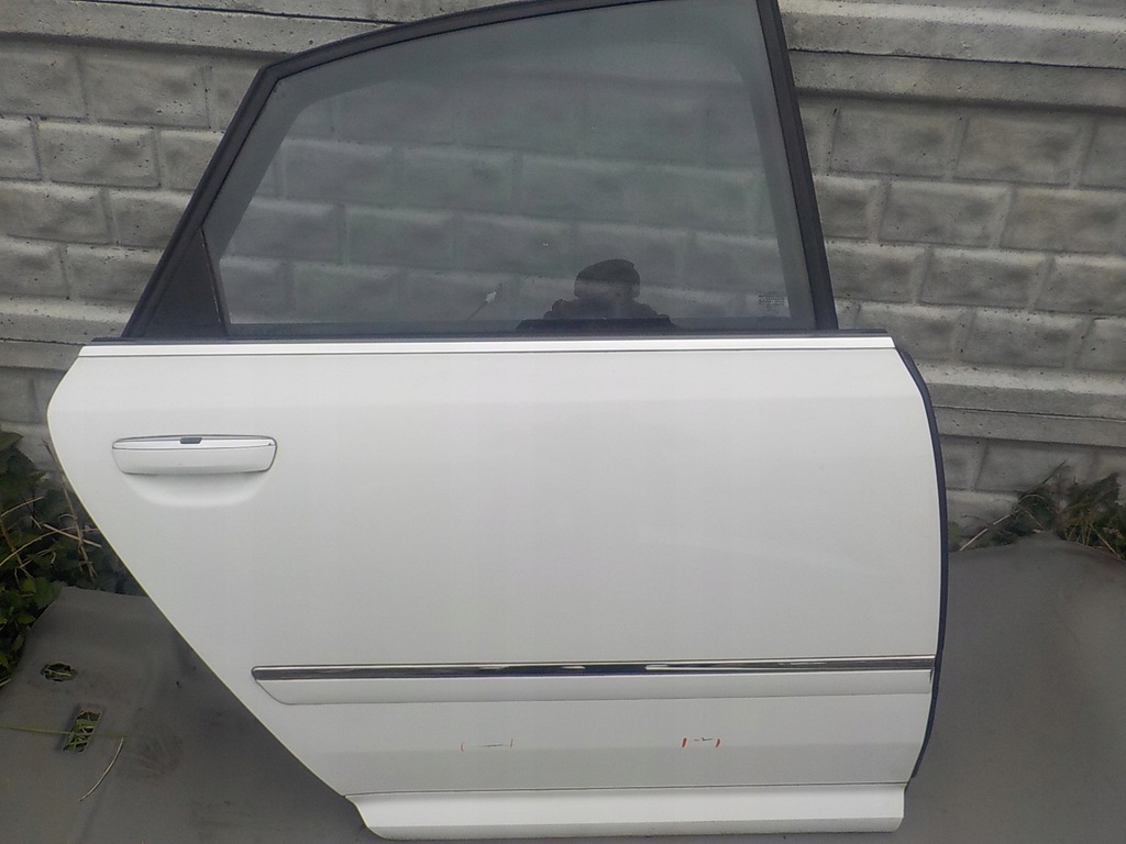 фото №1, Audi s8 a8 d3 дверь рамка правый задняя белый