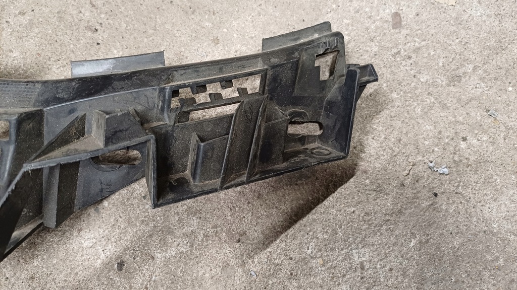 фото №9, Vw golf v plus направляющая бампера правый задняя задний 5m0807376