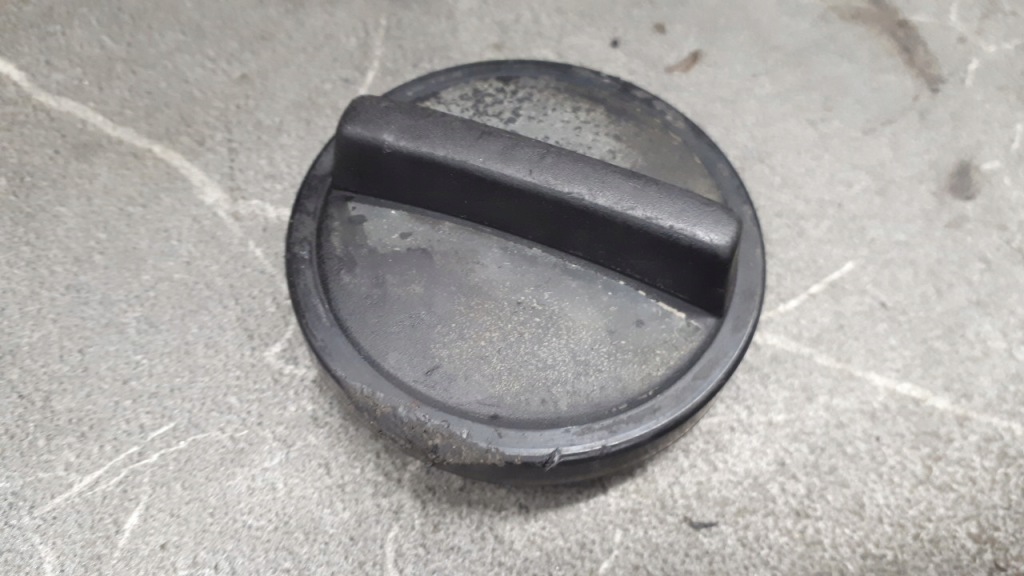 Купити 1716993 кришка заливної оливи оригінальний номер bmw e30 e36