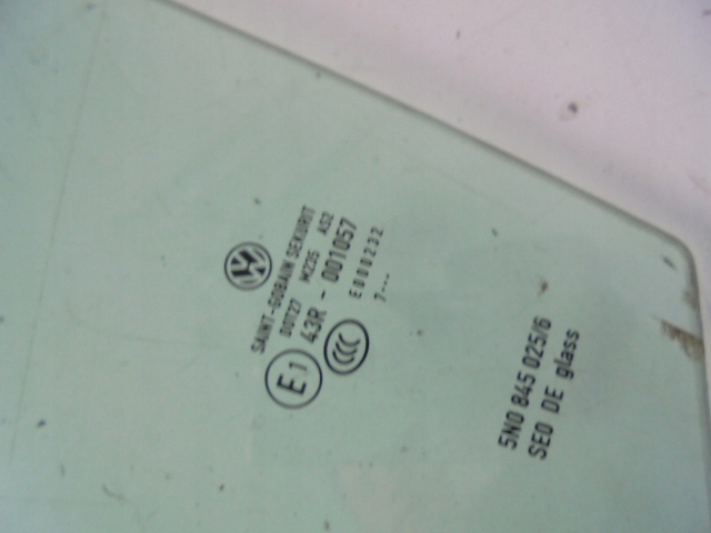 Скло двері лівий задня vw tiguan 07 r Доставка