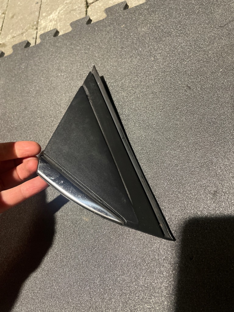 фото №1, Megane iv права заглушка крила 638740438r